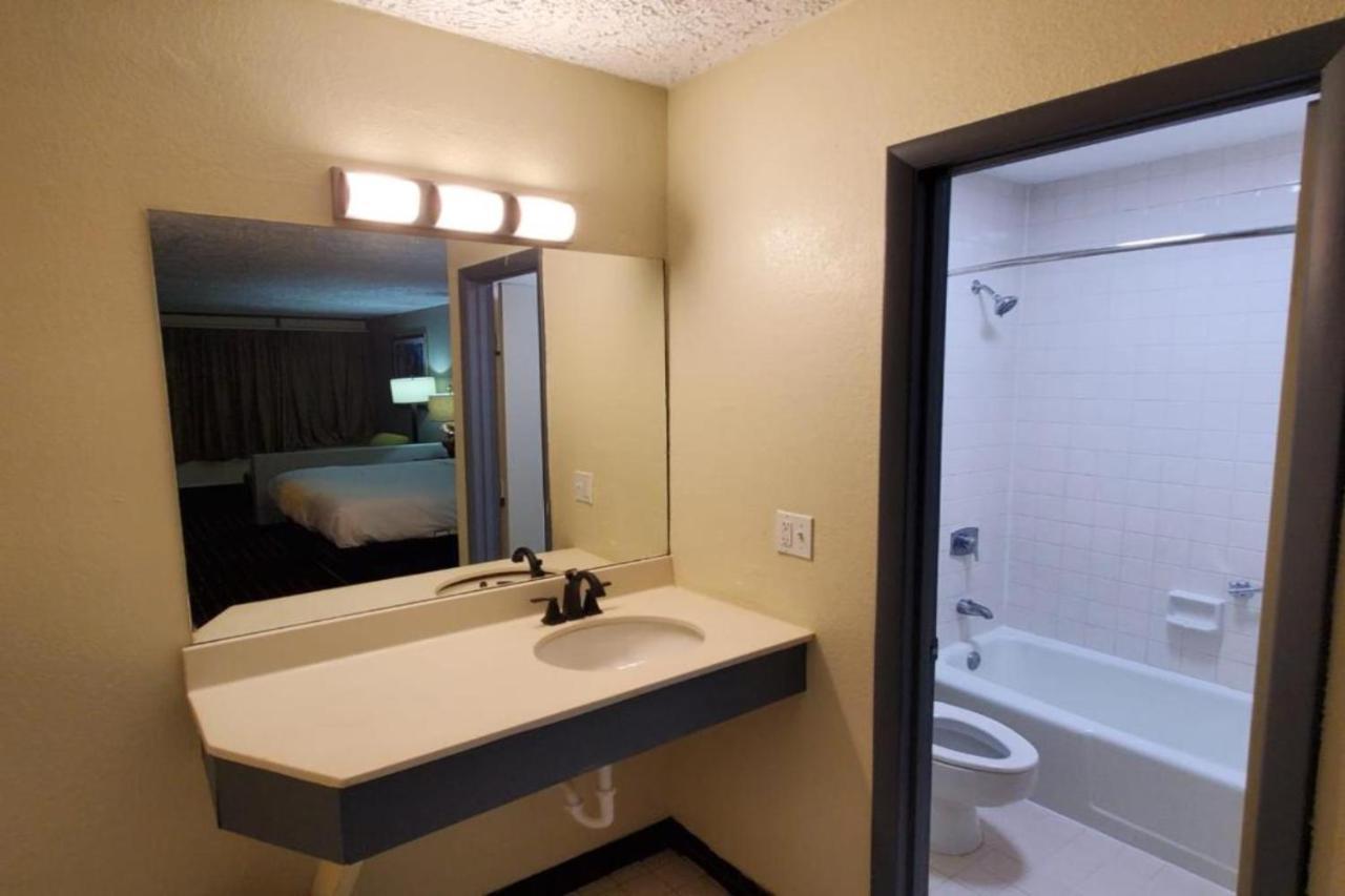 Palmetto Inn & Suites By Oyo Orangeburg Extérieur photo